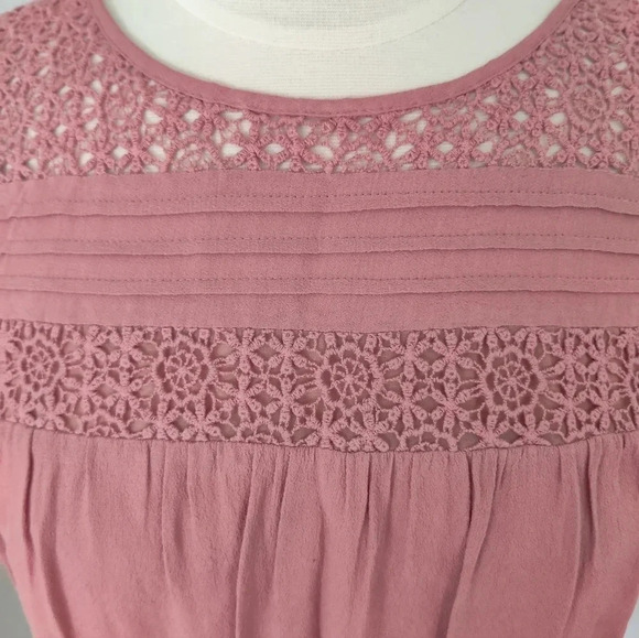 Daniel Rain Dusty Rose Scoop Neck with Lace Detail Blouse - Picture 5 of 10